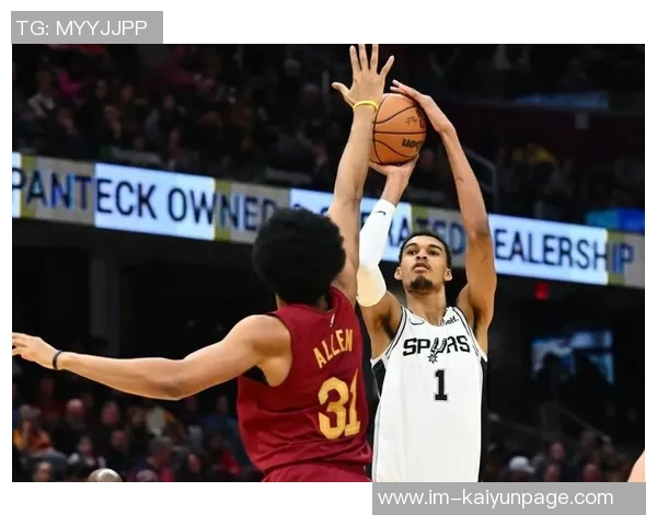 马刺与骑士首发阵容对决文班亚马领衔巴恩斯瓦塞尔卡斯尔福克斯共襄盛举