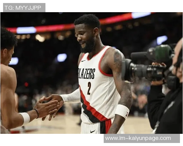 乖乖八村冲刺准备对决艾顿空中被拽后握手言和展现体育精神